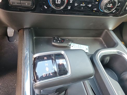 Used 2023 Chevrolet Silverado 1500 High Country w/ Technology Package image 28