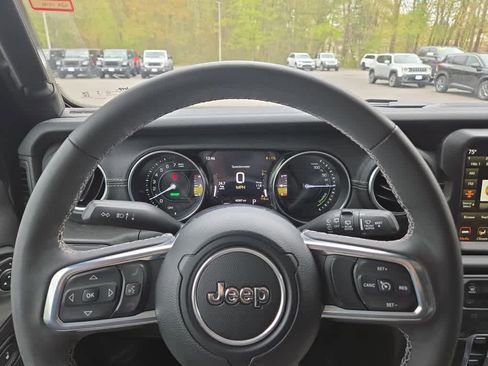 Used 2023 Jeep Wrangler Unlimited Sahara w/ Cold Weather Group AWD/4WD image 19