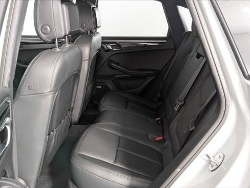 Used 2019 Porsche Macan AWD/4WD image 17