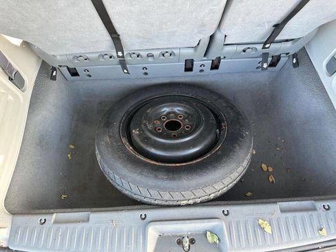 Used 2008 Chrysler Town & Country Touring w/ Family Value Group image 27