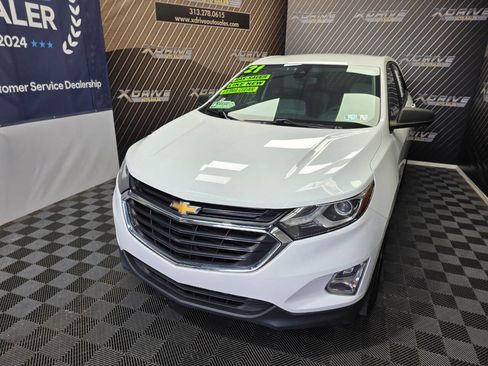 Used 2021 Chevrolet Equinox LS w/ LS Convenience Package image 3