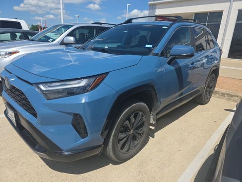 Used 2023 Toyota RAV4 SE image 2