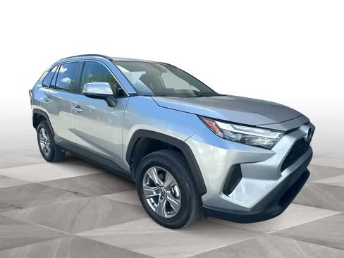 Used 2025 Toyota RAV4 XLE AWD/4WD image 2