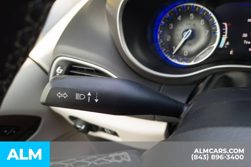 Used 2024 Chrysler Pacifica Touring-L FWD image 32