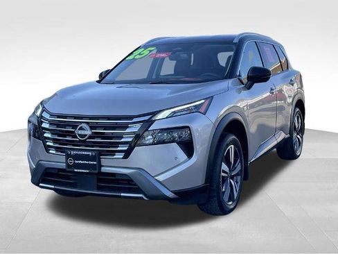 Used 2025 Nissan Rogue SL AWD/4WD image 2