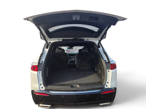 Used 2023 Buick Enclave Essence w/ Sport Touring Edition FWD image 5