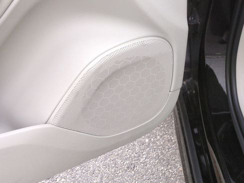 Used 2023 Volvo XC90 B5 Plus w/ Protection Package Premier image 13