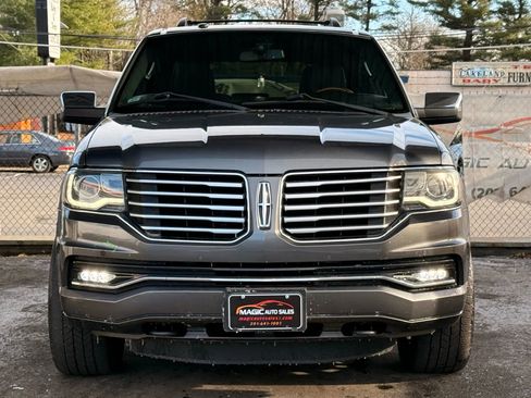 Used 2015 Lincoln Navigator Sport Utility 4D image 5