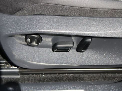 Certified 2023 Volkswagen Tiguan SE R-Line image 10