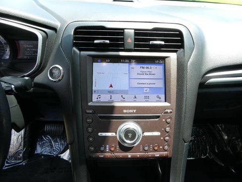Used 2019 Ford Fusion Titanium AWD/4WD image 16