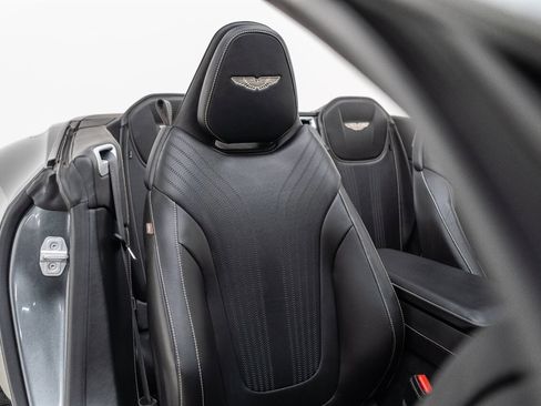 Used 2019 Aston Martin DB11 Volante image 52