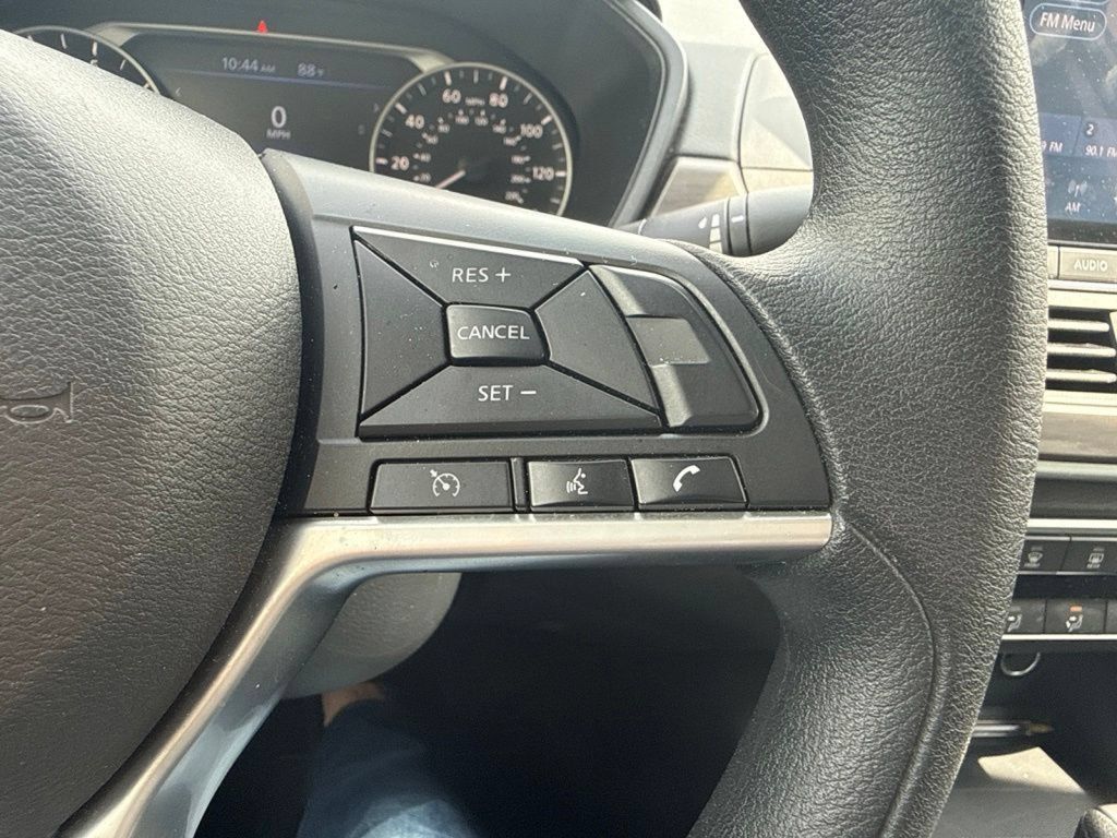 Used 2025 Nissan Altima 2.5 SV FWD image 21