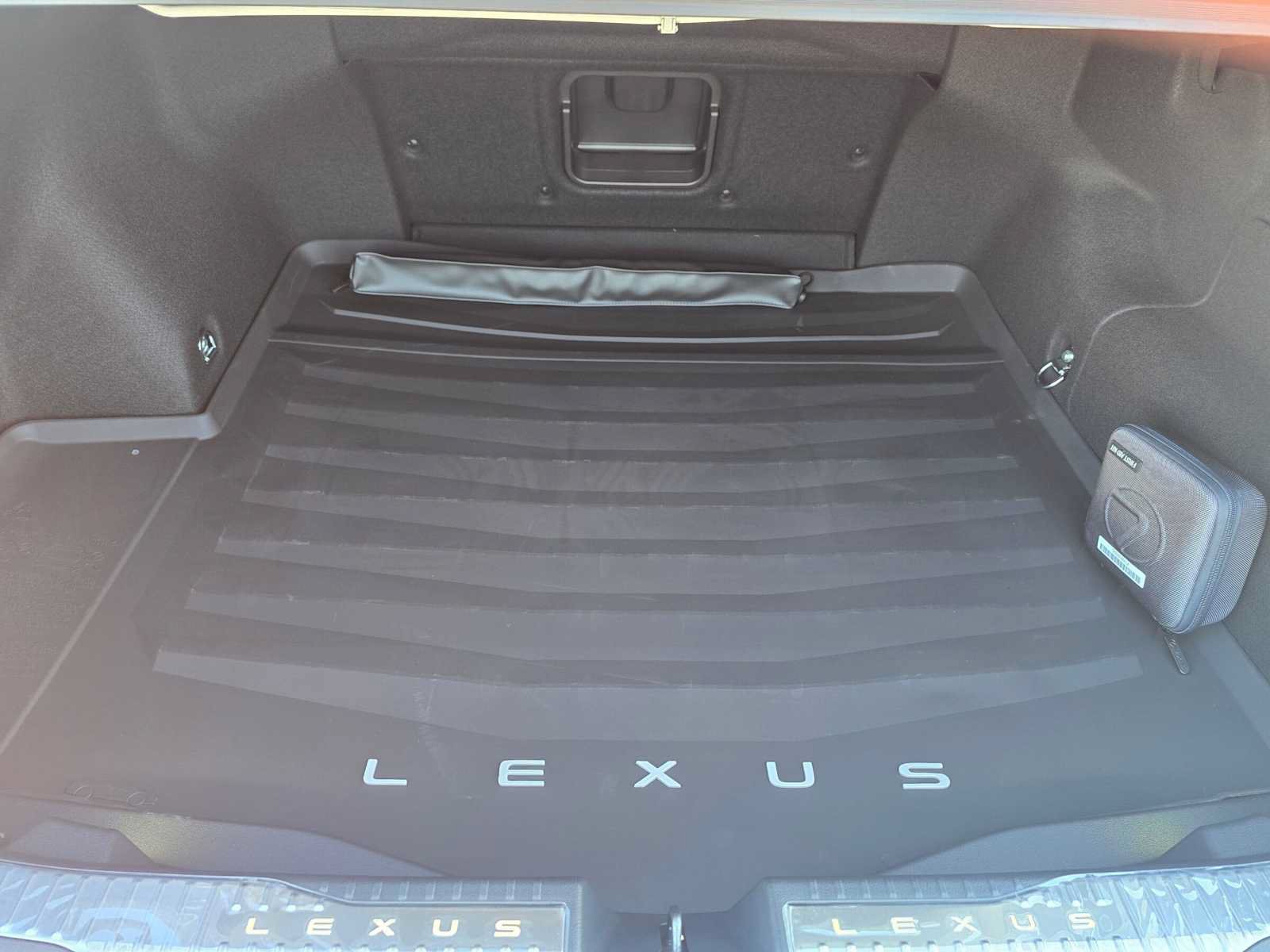 New 2026 Lexus ES 350h AWD image 14