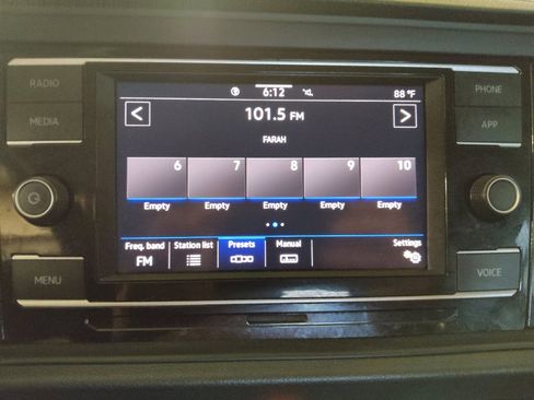 Used 2020 Volkswagen Jetta SE FWD image 25