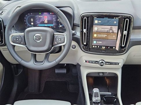 Certified 2025 Volvo XC40 B5 Ultra w/ Climate Package image 28