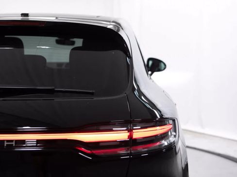 Certified 2026 Porsche Macan AWD/4WD image 21