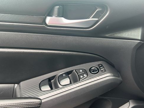Used 2025 Nissan Altima 2.5 SV FWD image 19