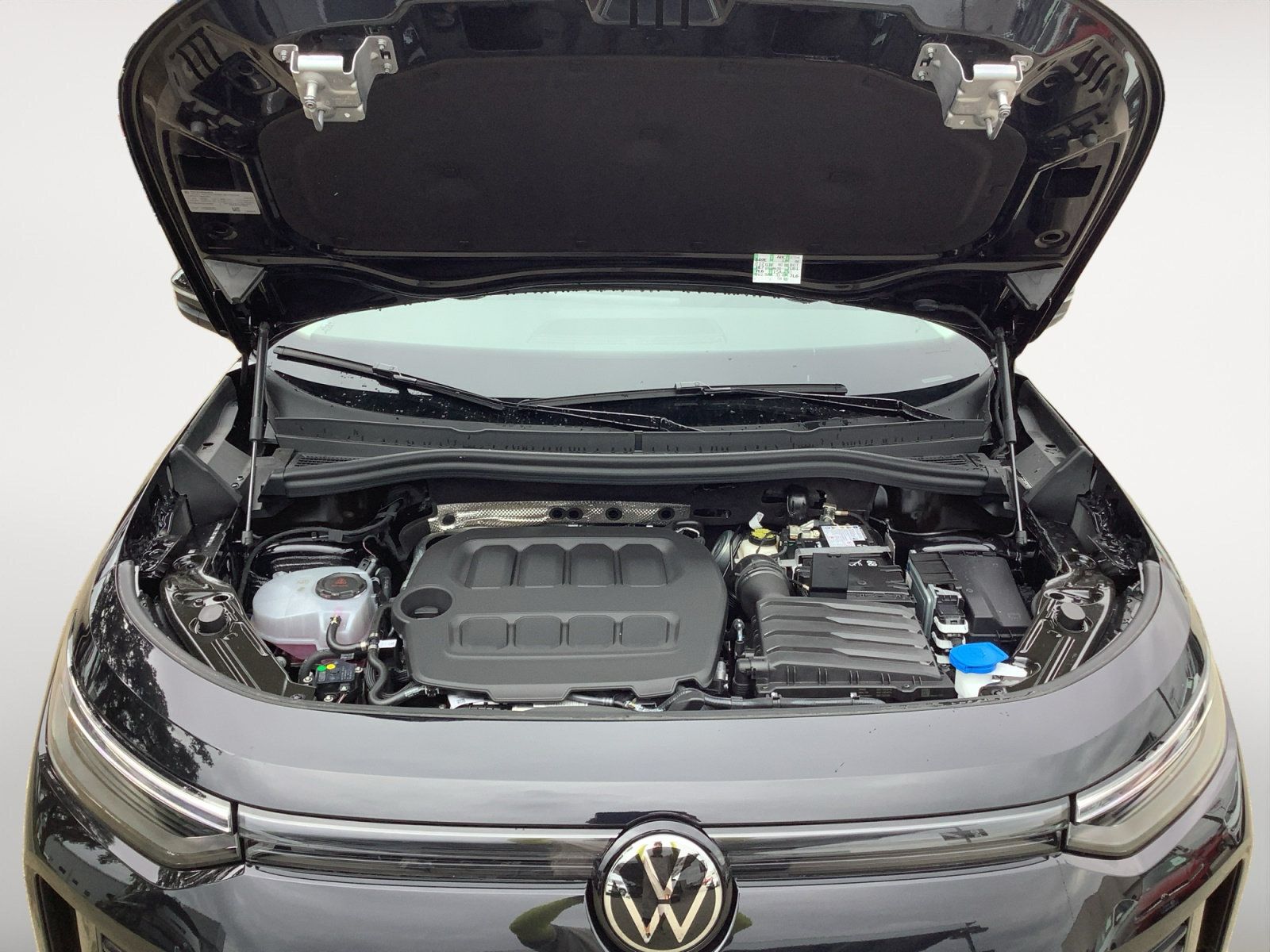 New 2026 Volkswagen Tiguan SE FWD image 11