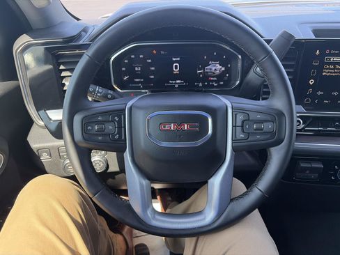 Used 2026 GMC Sierra 1500 SLT AWD/4WD image 22