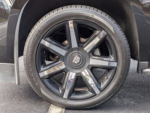 Used 2019 Cadillac Escalade Luxury image 13