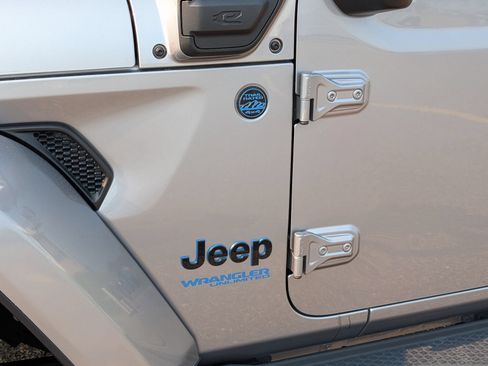 Used 2021 Jeep Wrangler Unlimited Sahara AWD/4WD image 12