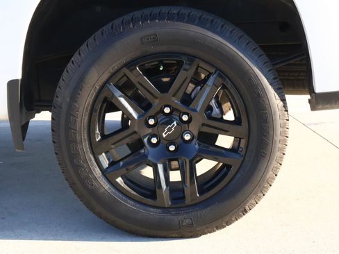 Used 2025 Chevrolet Silverado 1500 Custom image 9