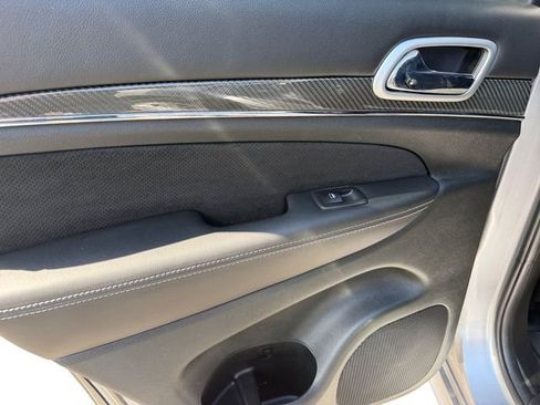 Used 2015 Jeep Grand Cherokee SRT AWD/4WD image 19