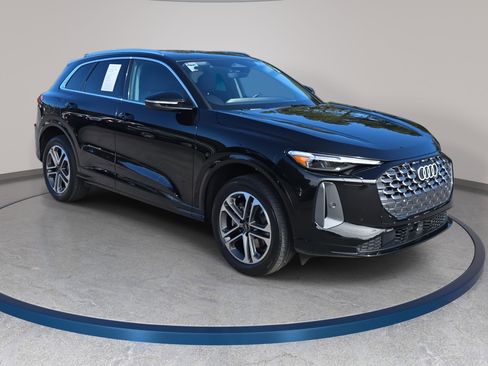 Used 2025 Audi Q5 Premium Plus w/ Premium Plus image 3