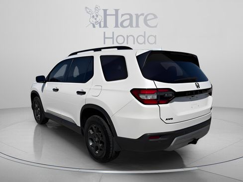 Certified 2024 Honda Pilot TrailSport image 3