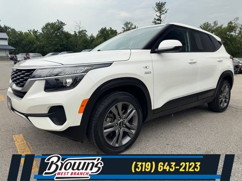 Used 2023 Kia Seltos LX AWD/4WD image 1