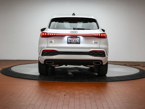 Used 2025 Audi Q5 Premium Plus w/ Premium Plus AWD/4WD image 3
