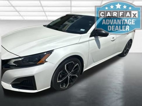 Used 2023 Nissan Altima 2.5 SR FWD image 2
