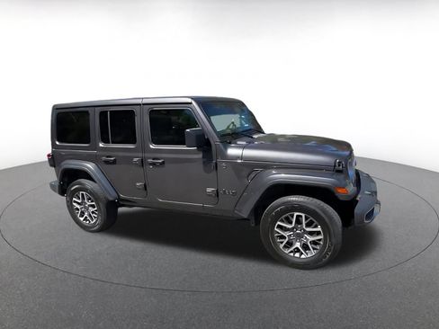 Used 2025 Jeep Wrangler Unlimited Sahara AWD/4WD image 2