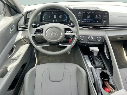 New 2026 Hyundai Elantra SE FWD image 18