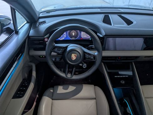 Used 2025 Porsche Macan Electric image 7