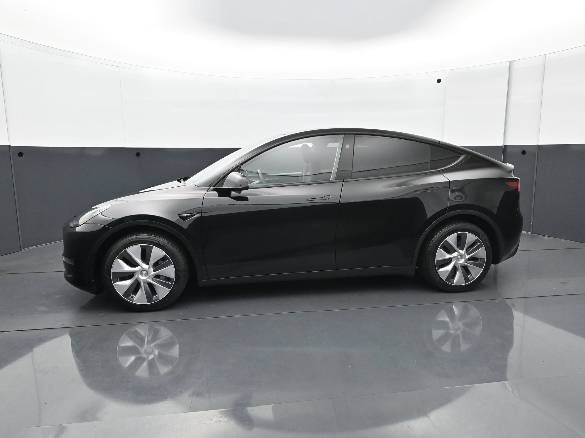 Used 2023 Tesla Model Y Long Range AWD/4WD image 3