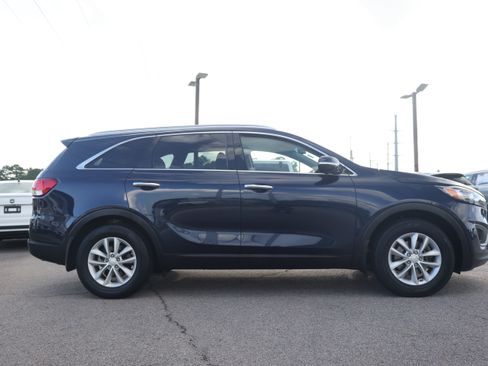 Used 2018 Kia Sorento FWD image 5