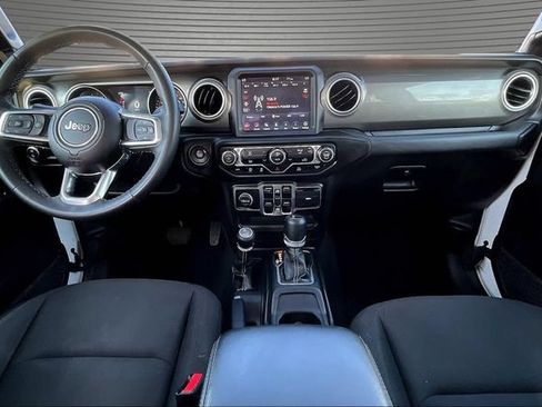 Used 2023 Jeep Gladiator Overland AWD/4WD image 8