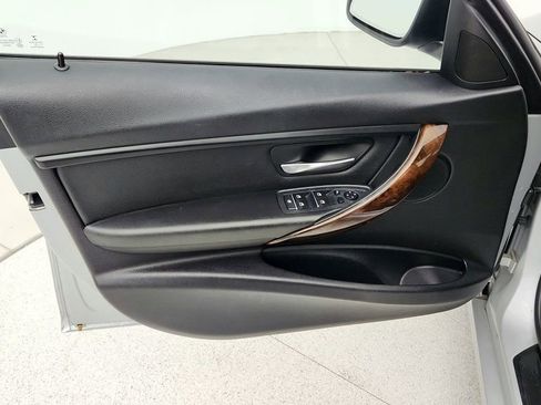 Used 2017 BMW 320i Sedan image 11