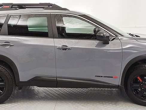 Used 2025 Nissan Rogue SV AWD/4WD image 2