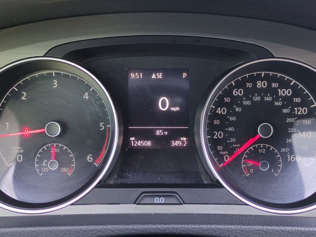 Used 2015 Volkswagen Golf TDI S FWD image 11