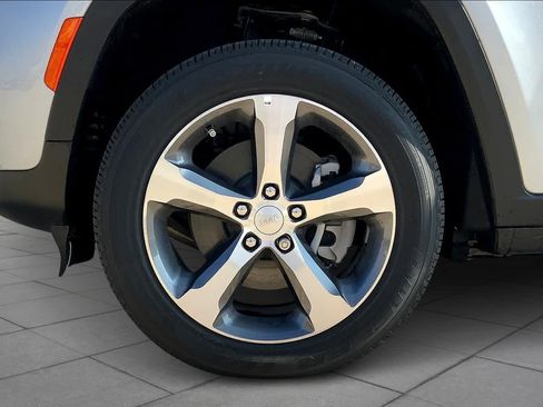 New 2023 Jeep Grand Cherokee 4WD 4xe image 11