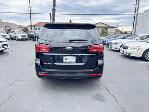 Used 2019 Kia Sedona L FWD image 3