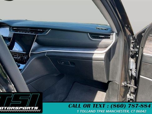 Used 2022 Jeep Grand Cherokee L Limited w/ Black Appearance Package AWD/4WD image 17