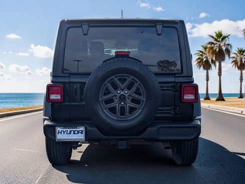 Used 2024 Jeep Wrangler Unlimited Sport AWD/4WD image 6