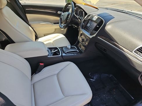 Used 2021 Chrysler 300 Touring L AWD/4WD image 10