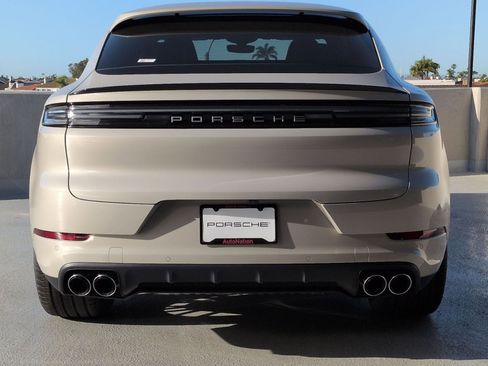 New 2026 Porsche Cayenne Coupe AWD/4WD image 9