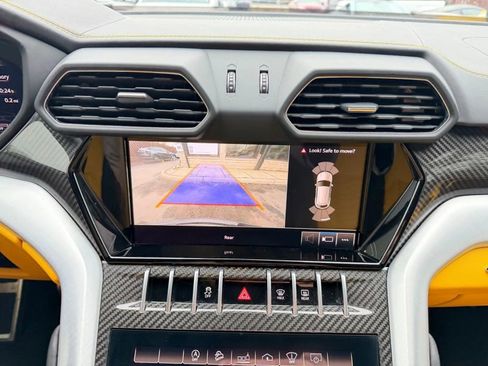 Used 2021 Lamborghini Urus image 22