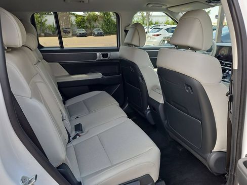 Used 2025 Hyundai Santa Fe SEL FWD image 31