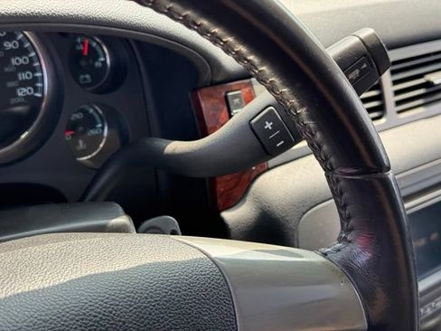 Used 2009 GMC Yukon XL SLT AWD/4WD image 24
